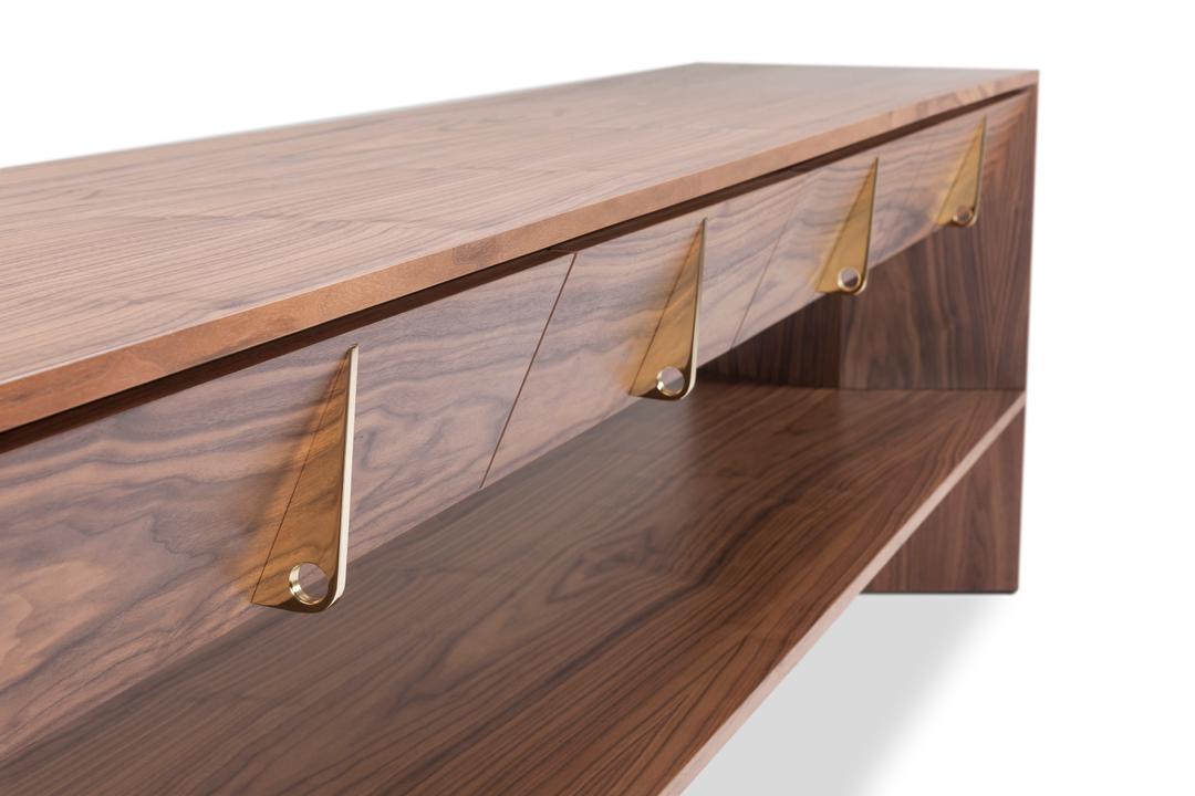 Slanted Console EDGE CONSOLE - Products - Saccaro